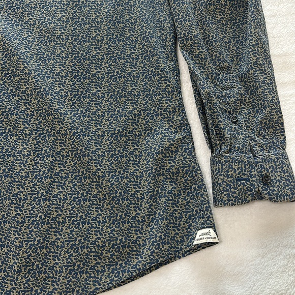 👔Crosby & Howard Button Up - Picture 2 of 8